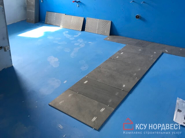 уложить плитку на бетонный пол