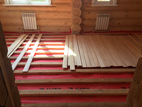 Чем покрасить деревянные полы в доме